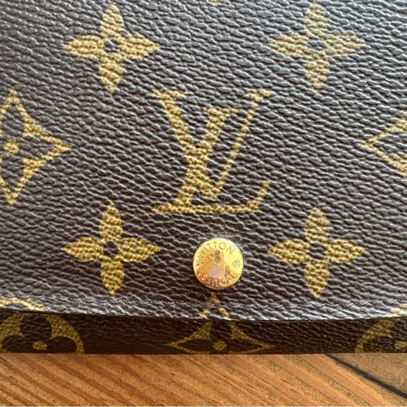 Louis Vuitton Monogram Louise Wallet - Picture 4 of 11